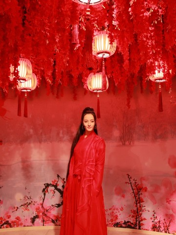 如歌烈火点燃“拳”城， 迪丽热巴、邹市明亮相上海杜莎