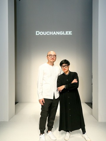 DOUCHANGLEE 最新2019春夏SIGNAL系列 挑战信号错置服装尺度 打破规则元素重组  演译混沌现代美学