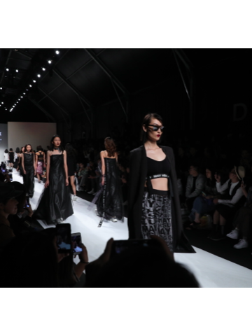  MAY HSU 呈现2019春夏大秀【RE-THINK】