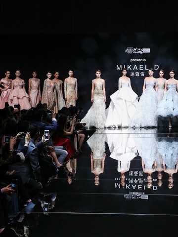 SFW x SIFS 云霄之上 幻彩霓裳 MIKAEL D闭幕大秀