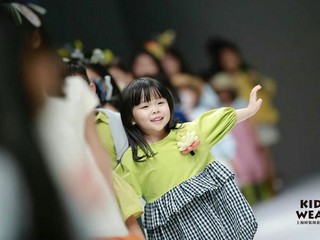 HANA&SHIDA x 上海时装周 | 在小矮人的世界里用美学的语言表达