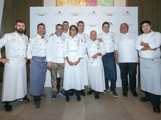 佛罗伦萨小镇领航意大利风情之旅优雅呈现米其林星级意式美馔