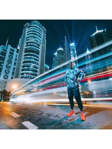 2018上海国际马拉松 耐克激励跑者全力以赴跑到飞 上马，有终点。上海，没个够。