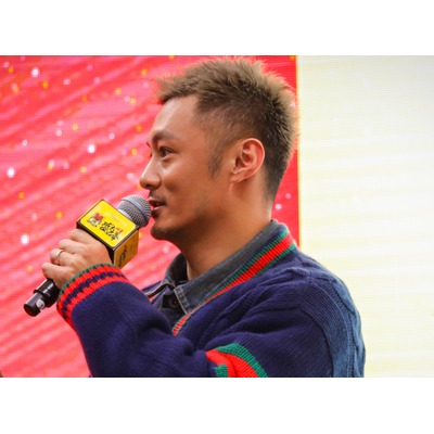 星光璀璨聚焦 余文乐首日现身互动  世纪汇广场盛大开业 客流突破20万