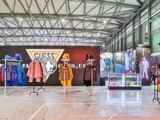 GUESS Jeans U.S.A. x PLACES+FACES合作全球开展
