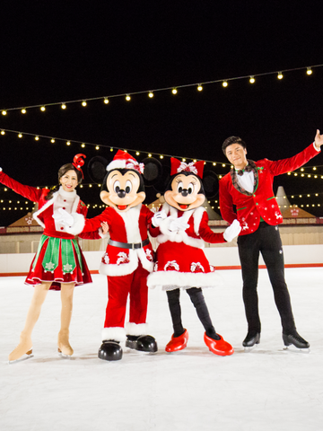 迪士尼星愿滑冰场12月7日正式开放，邀游客尽享神奇户外冰雪世界