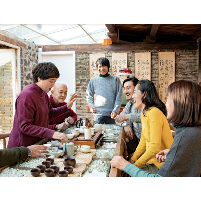 今年，带父母在旅行的“家”中过特色新年