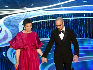 PIERPAOLO PICCIOLI和FRANCES MCDORMAND为2019奥斯卡颁奖典礼联手打造特别版​BIRKENSTOCK ARIZONA凉鞋