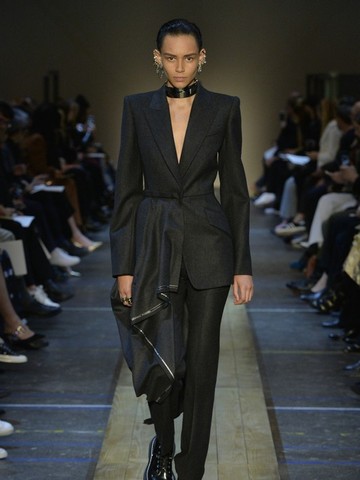 Alexander McQueen 2019年秋冬系列女装时装秀