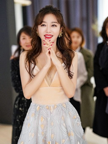 秦岚担任明星创意师 韩国艺匠2019SS<ARTIZ PARIS>系列全球首发