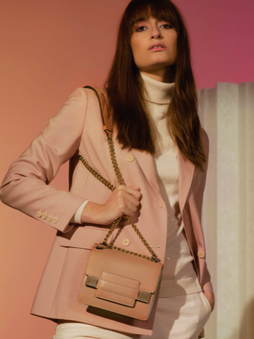 “SWING WITH DELVAUX”  快闪店登陆上海恒隆广场