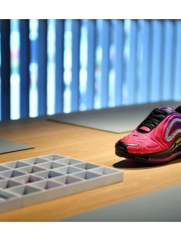 NIKE AIR X SWAROVSKI 创意工坊登陆耐克淮海品牌体验店