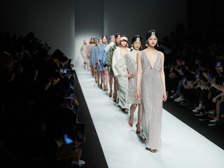 穿西装的性感女人 ——GEORGETTEQ2019秋冬系列时装秀