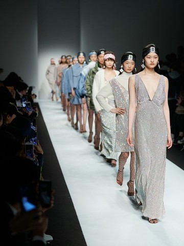 穿西装的性感女人 ——GEORGETTEQ2019秋冬系列时装秀