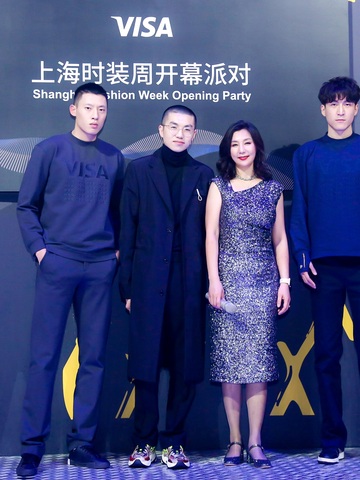 Visa携手设计师龚力打造联名卫衣， 酷感时尚智造不凡生活
