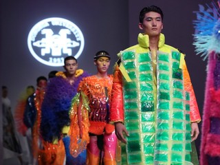 新锐东华——2019上海时装周发布秀