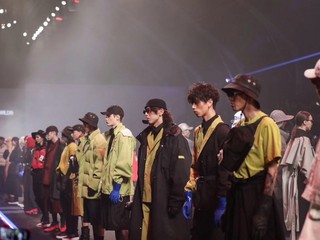 YOHO!携手潮流品牌ROARINGWILD亮相上海时装周