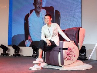 天王刘德华变身“明星制作人”力推新星［OSIM 4手天王］