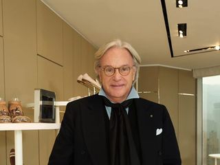 TOD'S 携手Alber Elbaz推出TOD'S Factory匠心工坊系列
