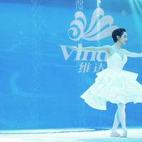 陈小纭水中纸巾芭蕾现场首秀，惊艳全场