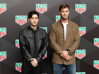 TAG Heuer泰格豪雅掀起复古风潮 两位品牌大使克里斯•海姆斯沃斯及李易峰联手助阵 全新Autavia系列腕表续写无畏探索传奇