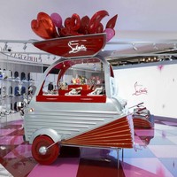 Christian Louboutin北京SKP LOUBI CART限时概念店隆重揭幕