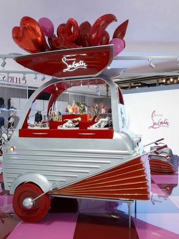 Christian Louboutin北京SKP LOUBI CART限时概念店隆重揭幕