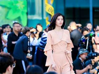 DVF“Nature Moment致敬天性”摩登大秀闪耀京城 