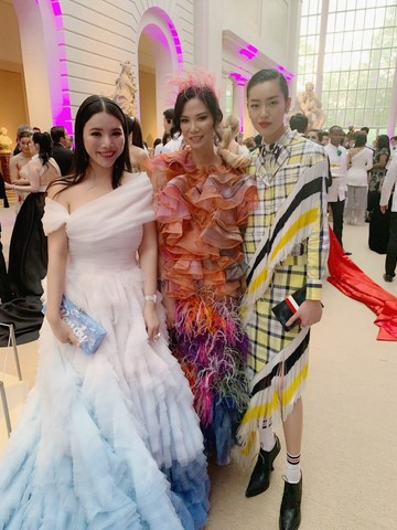 Met Gala红毯星光 余晚晚李宇春刘雯领衔“中国军团” 