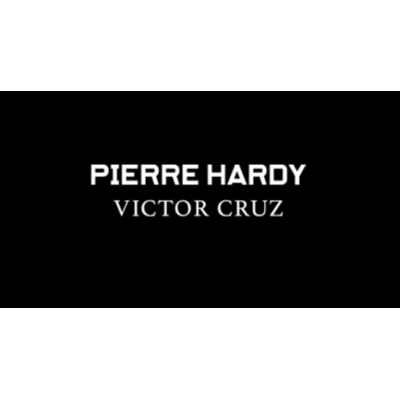 PIERRE HARDY与传奇运动员VICTOR CRUZ联名推出限量版运动鞋V.C.I
