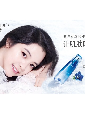 比起娜比这么多帆布鞋，我更种草她的同款补水神器！