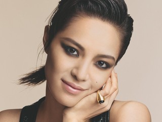 路易威登发布全新B.Blossom珠宝系列广告特辑，由钟楚曦、Indya Moore、Chloë Grace Moretz、Sophie Turner和Signe Veiteberg倾情诠释