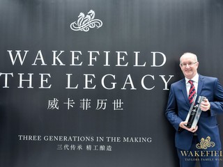 威卡菲泰勒家族酒业五十周年的旗舰酒款，全球限量顶级赤霞珠“威卡菲历世”首秀中国