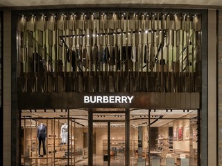 Burberry上海双店齐开  环贸IAPM店、国金中心IFC店盛大开幕，诠释全新英伦美学设计