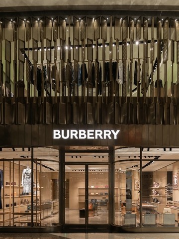 Burberry上海双店齐开  环贸IAPM店、国金中心IFC店盛大开幕，诠释全新英伦美学设计