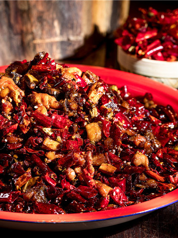 鸡本无敌新店开业，李维嘉空降上海发起吃鸡挑战，100位明星齐打call