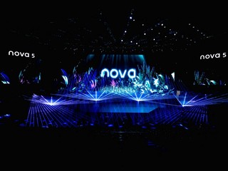 光影空间新视觉演绎立体美学，华为nova5系列引领夜景自拍新时代 易烊千玺现身发布会