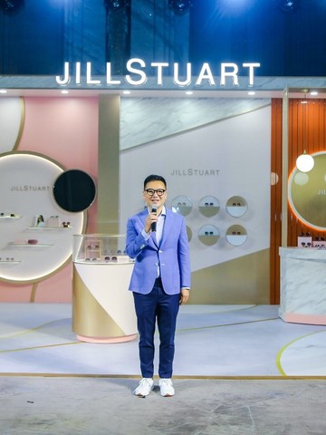 Jill Stuart眼镜系列发布会 首于上海举行，以粉色诠释独有时尚态度