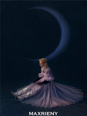 感知日月之光，复古胶卷演绎MAXRIENY全新艺术创作