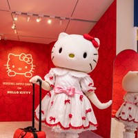 庆祝Hello Kitty® 问世45周年， Herschel Supply揭幕快闪店发布最新合作系列