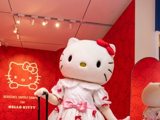 庆祝Hello Kitty® 问世45周年， Herschel Supply揭幕快闪店发布最新合作系列