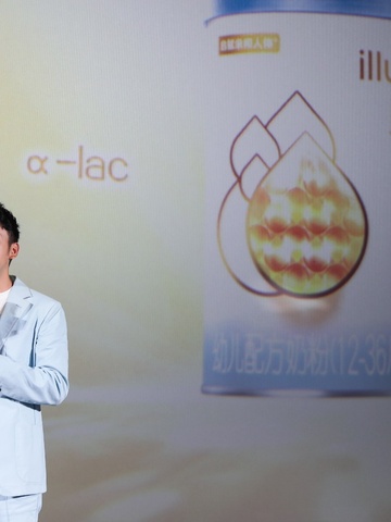 奶爸雷佳音亮相蓝钻启赋《狮子王》放映礼，赞成科学营养育儿