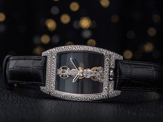 朦胧清辉，“月”然腕间