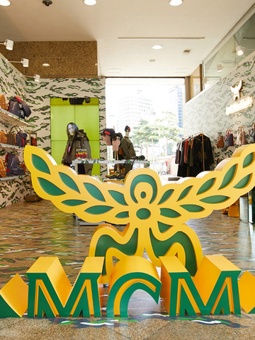 MCM于首尔中区乐天百货开设MCM AW19 限时店,演员李多海、成勋和Somi全昭弥等一众时尚韩星出席开幕活动