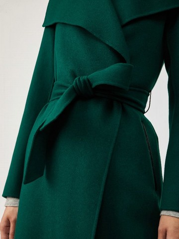 以浪漫之笔 重塑经典工艺 MACKAGE 2019秋冬怀旧复兴系列