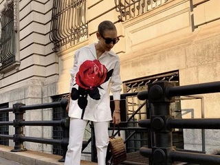 小清新的夏天我已经厌烦了，秋天穿搭要来点浪漫的！