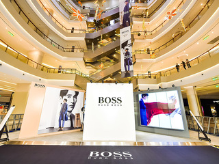 BOSS Curated 2019 秋冬系列限时体验店登陆郑州大中华区代言人赵又廷现身开幕仪式