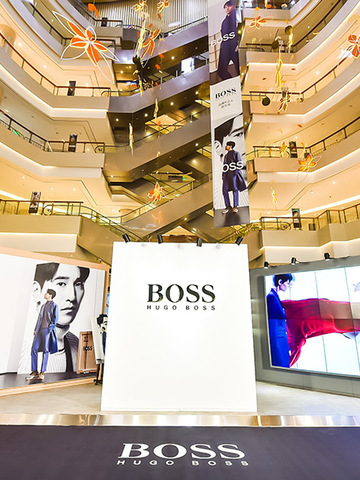 BOSS Curated 2019 秋冬系列限时体验店登陆郑州大中华区代言人赵又廷现身开幕仪式