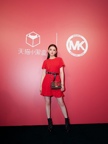 MICHAEL KORS于上海成功举办炫“复”轮滑派对活动暨天猫小黑盒开盒仪式 