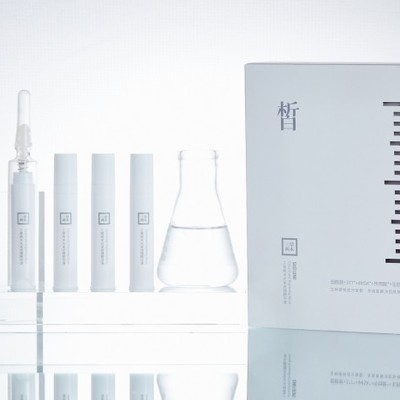 三草两木滤镜小白针上市，五大贵妇级成分28天美白